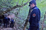 VALGANNA SAN GEMOLO OPERAZIONE ANTIBIVACCHI SPACCIATORI NEI BOSCHI, CARABINIERI COMPAGNIA LUINO, STAZIONE CUVIO E FORESTALI CUNARDO COORDINATI DAL CAPITANO ALESSANDRO VOLPINI, LUOGOTENENTE CARIOLA, MARESCIALLO CAPO SALVADORI E MARESCIALLO DI NISIO