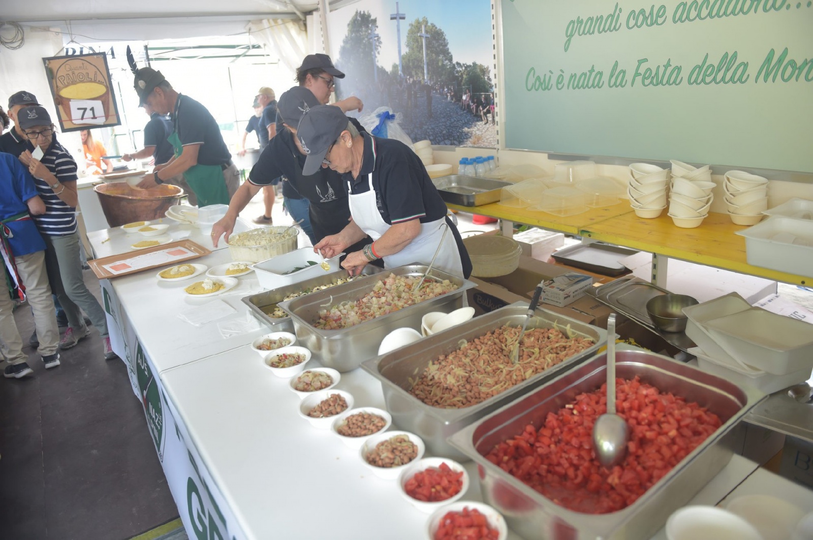 CAMPO DEI FIORI. FESTA DELLA MONTAGNA 2024, FERRAGOSTO CON GLI ALPINI DELLÕASSOCIAZIONE DI VARESE AL GRAND HOTEL. MESSA ALLE TRE CROCI E PRANZO