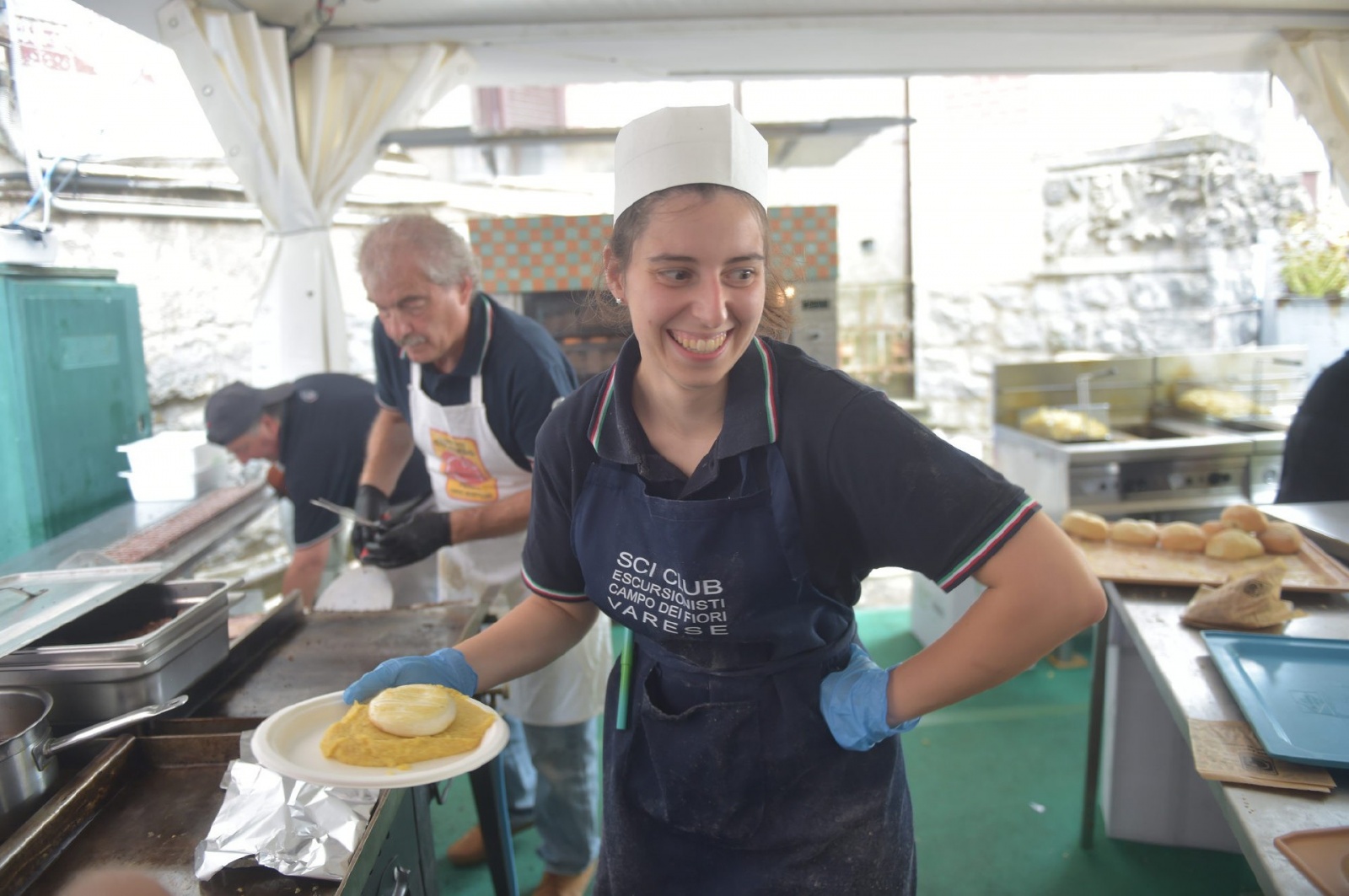 CAMPO DEI FIORI. FESTA DELLA MONTAGNA 2024, FERRAGOSTO CON GLI ALPINI DELLÕASSOCIAZIONE DI VARESE AL GRAND HOTEL. MESSA ALLE TRE CROCI E PRANZO