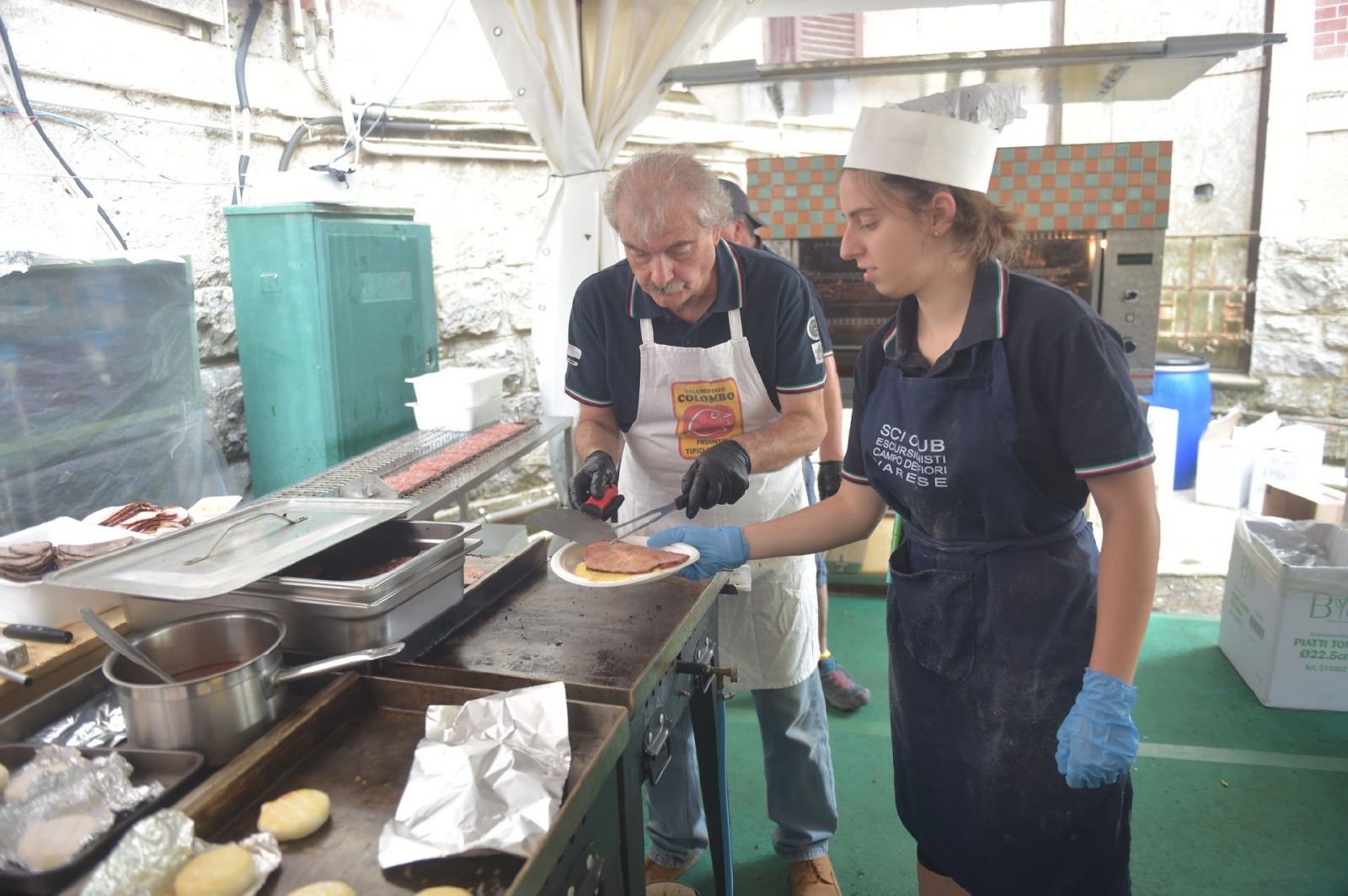 CAMPO DEI FIORI. FESTA DELLA MONTAGNA 2024, FERRAGOSTO CON GLI ALPINI DELLÕASSOCIAZIONE DI VARESE AL GRAND HOTEL. MESSA ALLE TRE CROCI E PRANZO