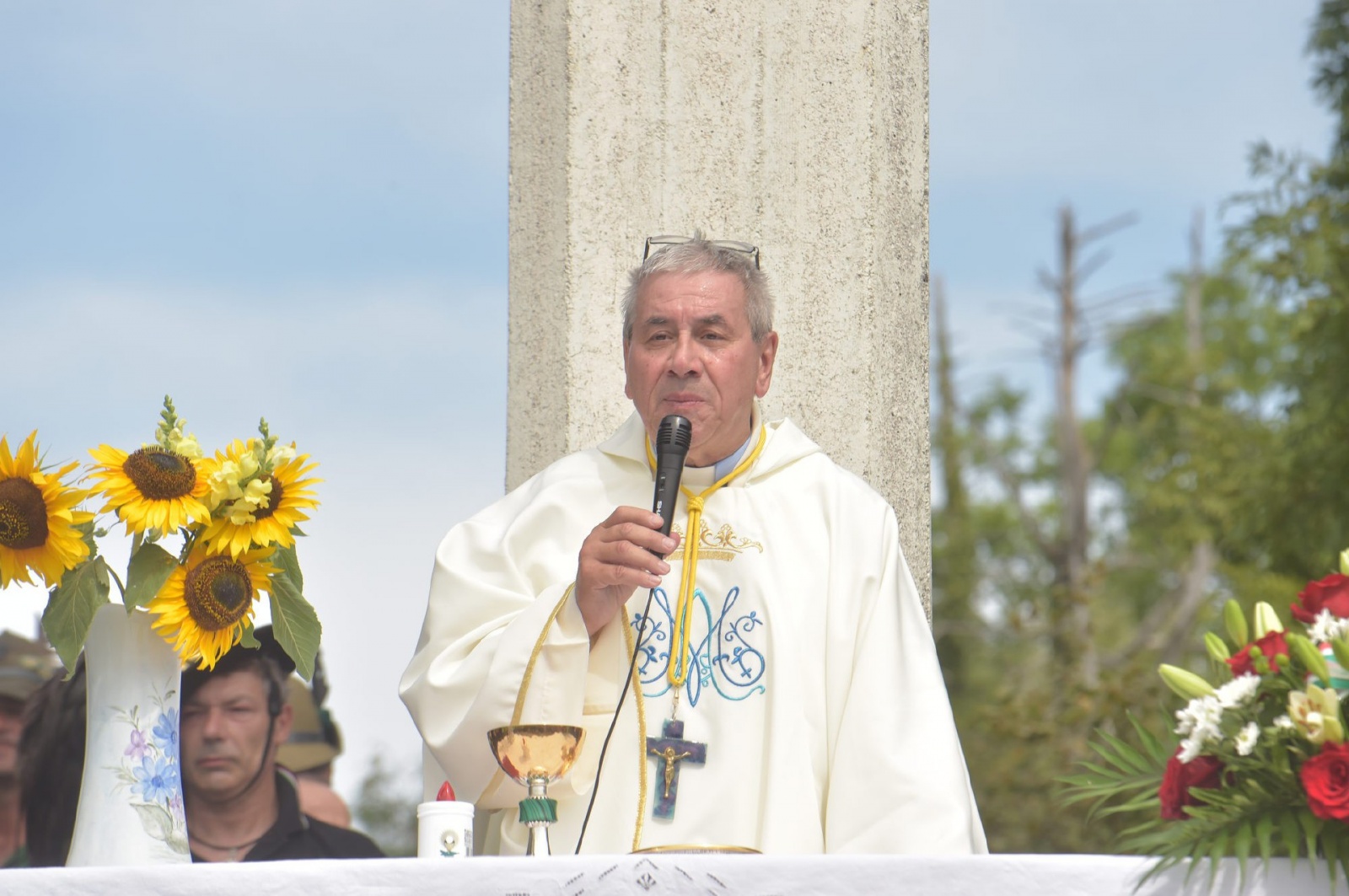 CAMPO DEI FIORI. FESTA DELLA MONTAGNA 2024, FERRAGOSTO CON GLI ALPINI DELLÕASSOCIAZIONE DI VARESE AL GRAND HOTEL. MESSA ALLE TRE CROCI E PRANZO