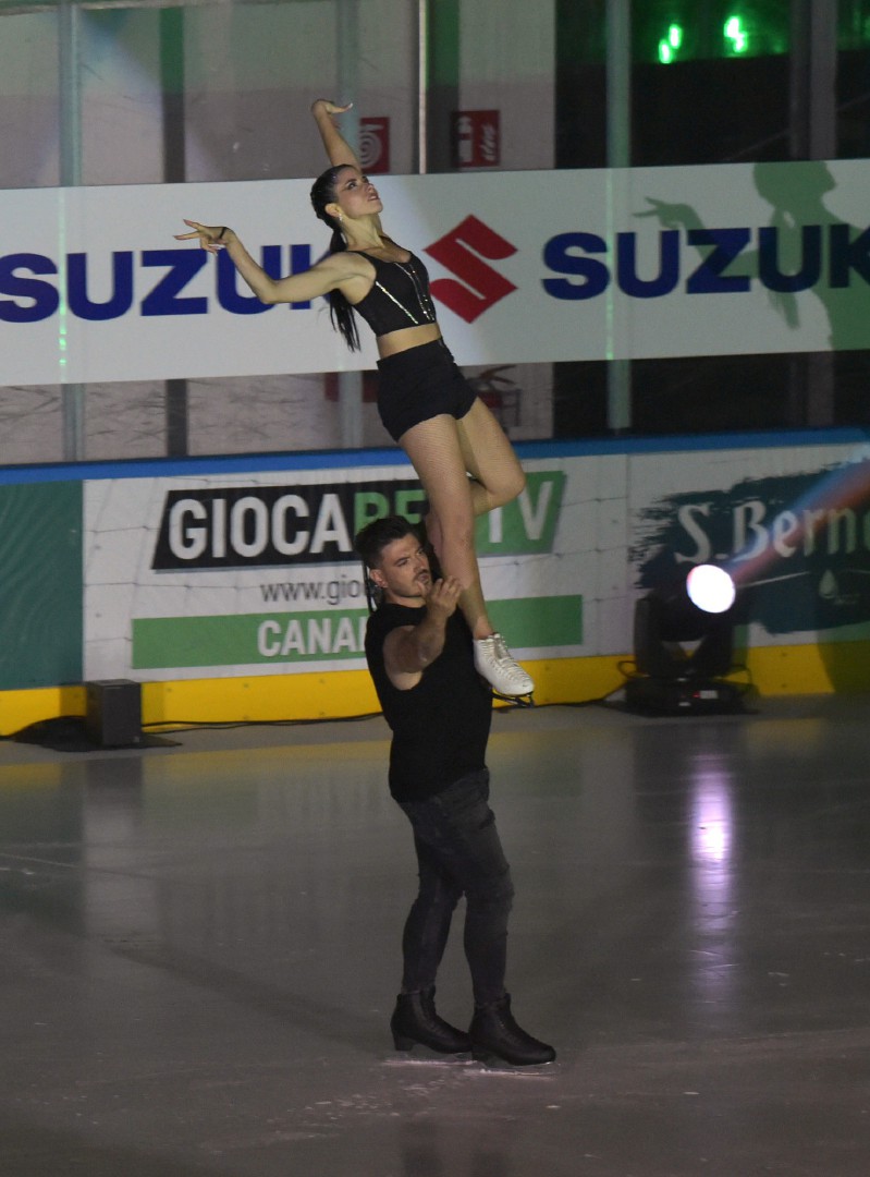 VARESE. JAPANESE DREAM ICE GALA CON CAROLINA KOSTNER E LA NAZIONALE GIAPPONESE ALL’ACINQUE ICE ARENA