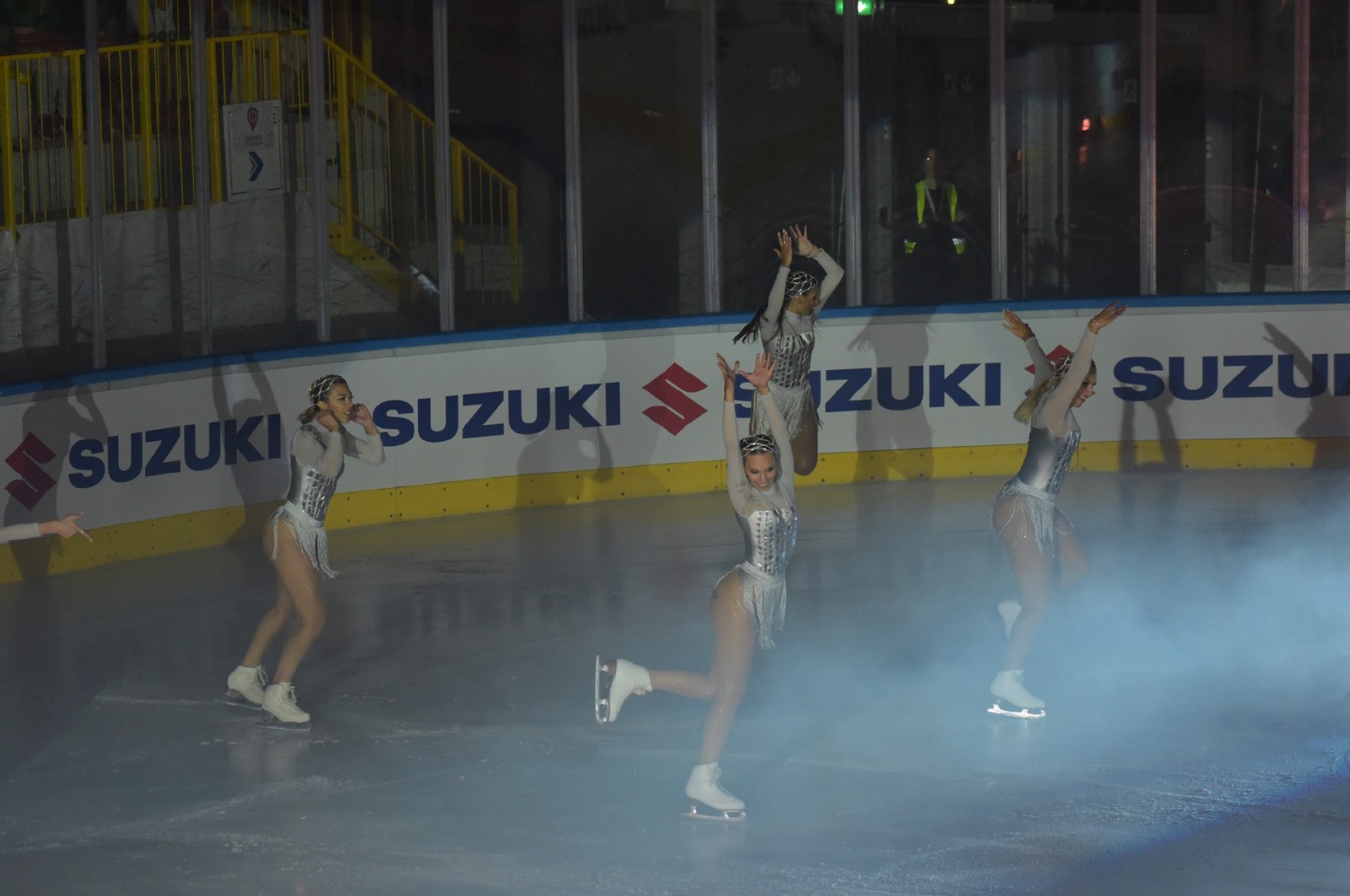 VARESE. JAPANESE DREAM ICE GALA CON CAROLINA KOSTNER E LA NAZIONALE GIAPPONESE ALLÕACINQUE ICE ARENA