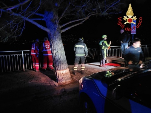 Auto finisce nel lago a Como, morti una donna e un uomo