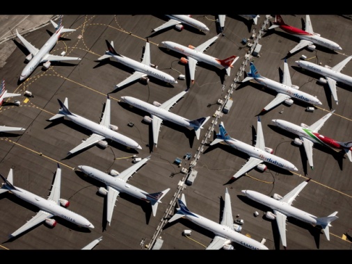 Boeing affonda a Wall Street, perde l'8,4%