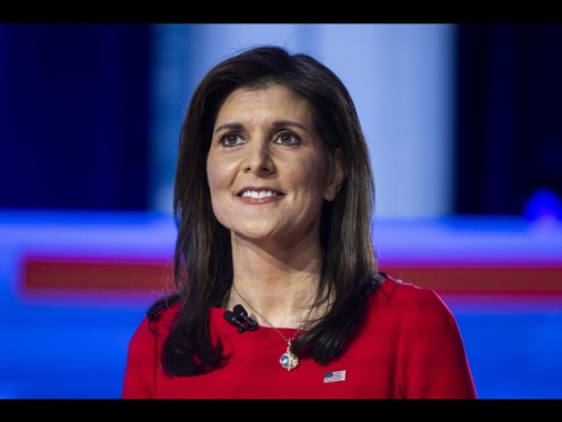 Trump mette in dubbio cittadinanza Haley, 'non eleggibile'