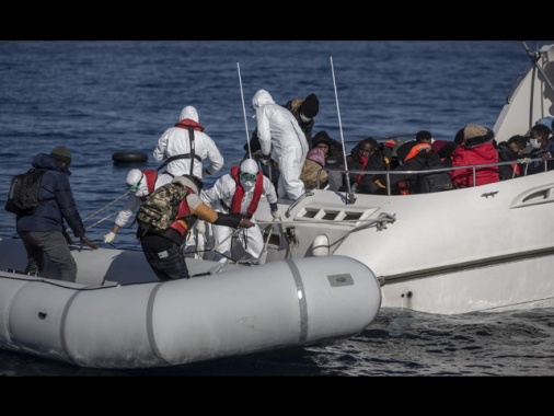 Almeno 8 migranti annegati nell'Egeo, tra cui 2 bambini