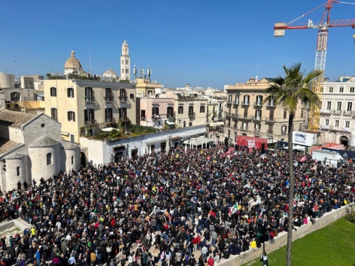 Decaro in piazza, non ci facciamo ricattare da nessuno