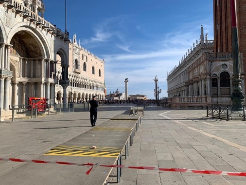 Due borse abbandonate, allarme bomba a piazza San Marco