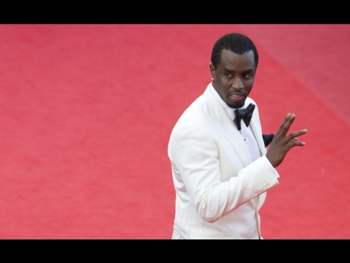 Gli avvocati di Puff Daddy accusano, 'raid in stile militare'