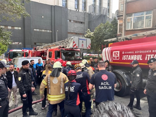 Almeno 29 morti nell'incendio a Istanbul