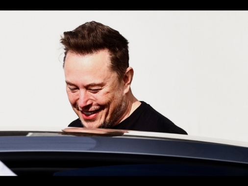 Musk annuncia il robotaxi per agosto, Tesla sale a Wall Street