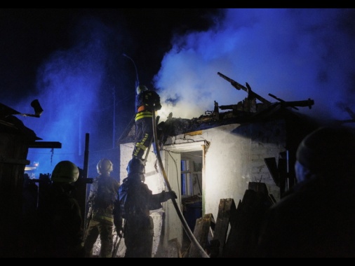 Attacco di droni russi uccide sei persone a Kharkiv