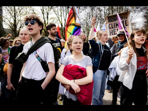 Greta Thumberg fermata a una manifestazione all'Aja