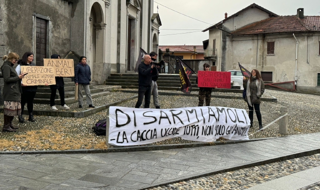 Pietro Fiocchi a Sumirago: «Ci chiamano assassini e poi comprano il pollo»