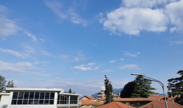 Il cielo di questa mattina, venerdì 10 maggio, sopra Varese