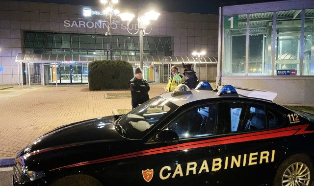 I carabinieri alla stazione di Saronno Sud  (foto Archivio)