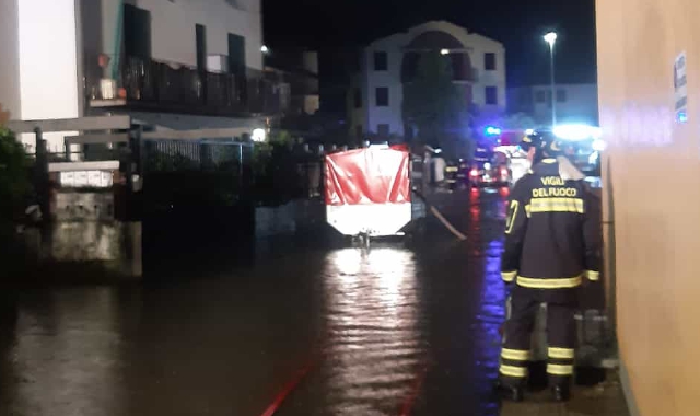 La strada diventata un lago a Vergiate