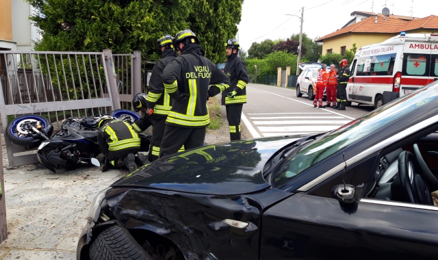 Motociclista in prognosi riservata dopo lo schianto a Morazzone