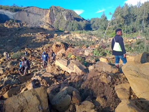 Duemila persone sepolte dalla frana in Papua Nuova Guinea