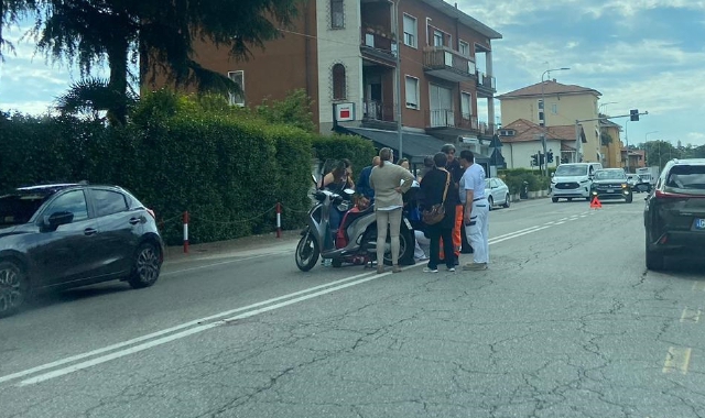 Incidente in viale Aguggiari: motociclista ferito