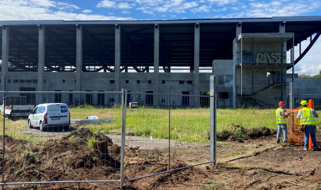 Il cantiere inaugurato ieri mattina all’angolo tra il Sempione e via Mighetti (foto Blitz)