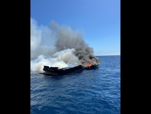 Barca in fiamme, Stefania Craxi e il marito salvati all'Elba