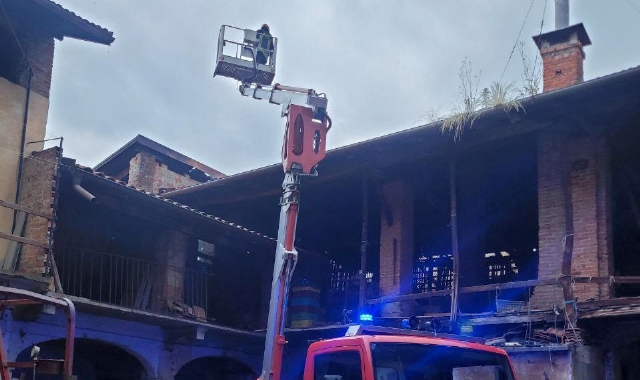 Tre incendi in un giorno: allarme nel Novarese