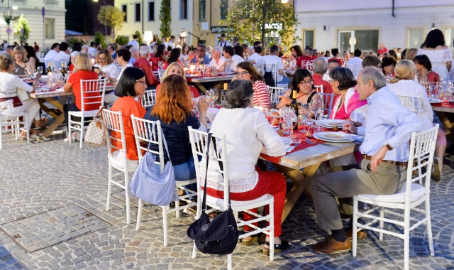 La notte di festa inizierà con una cena in piazza Vittorio Emanuele II, poi continuerà con gli spettacoli in centro (foto Blitz)