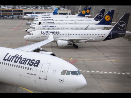 Lufthansa sospende i voli notturni per Beirut