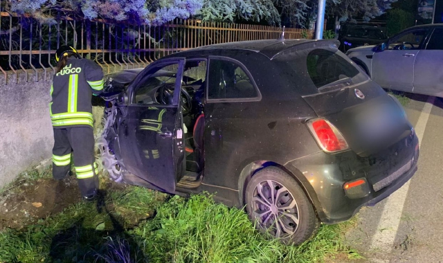 Auto contro muro, paura a Brissago