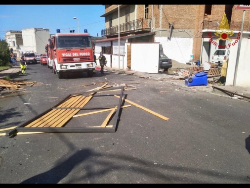 Esplosione in fabbrica fuoco d'artificio a Messina, feriti