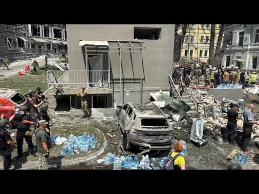 Ucraina, Zelensky: ieri 37 morti e 170 feriti in attacchi russi