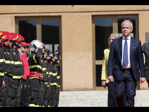 Piantedosi a Matera, 'i Vigili del fuoco lavorano troppo'