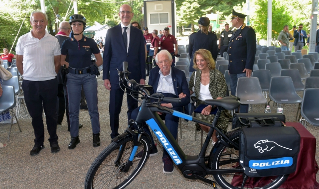 La presentazione delle e-bike ai Giardini Estensi (foto Angelo Puricelli/BLITZ)