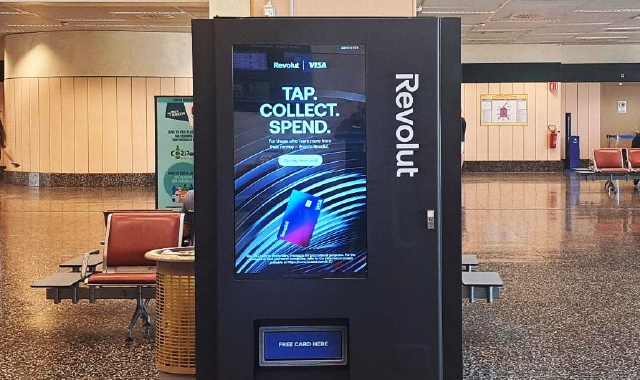 Il distributore automatico di Revolut a Malpensa