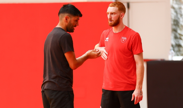 Coach Mandole e Mannion ieri al primo allenamento di Varese