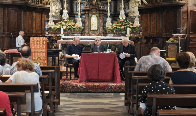 Monsignor Mario Delpini nel Santuario di Santa Maria del Monte (foto Matteo Canevari/BLITZ)