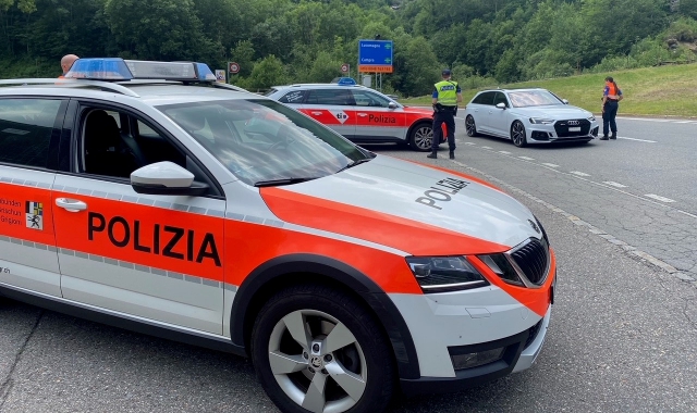 Sfreccia in auto, un altro italiano “bandito” dalla Svizzera