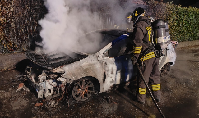 Due auto in fiamme a Castiglione Olona