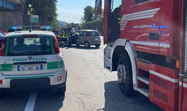 Schianto in via Gasparotto: grave motociclista di 60 anni