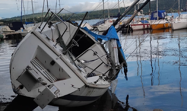 La barca a vela abbandonata