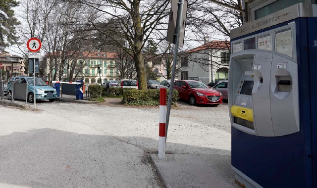 Una delle casse del parcheggio di via Verdi (foto Archivio)