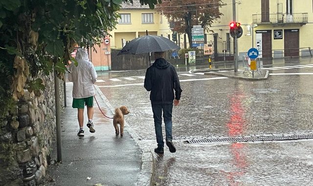 Pioggia nel pomeriggio a Varese (foto Angelo Puricelli/BLITZ)