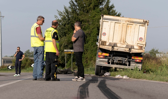 Tg prealpina.it: muore in moto contro un camion | La Prealpina #adessonews