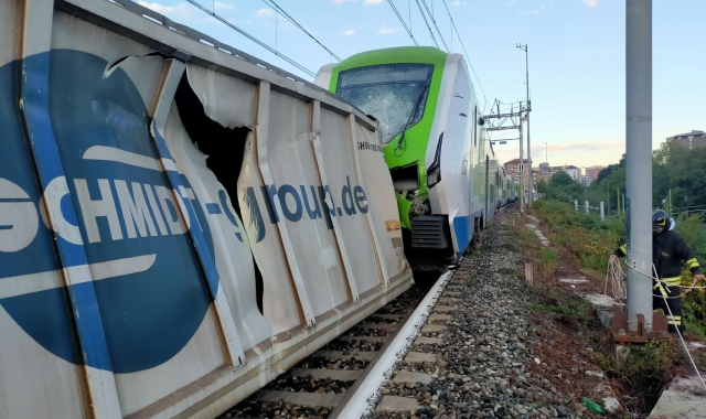 Treno deraglia a Milano: feriti e ritardi | La Prealpina #adessonews