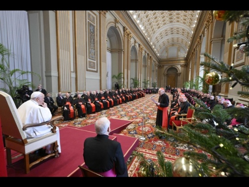 Il Papa ai cardinali, 'stretta sui conti, tagliate il superfluo'