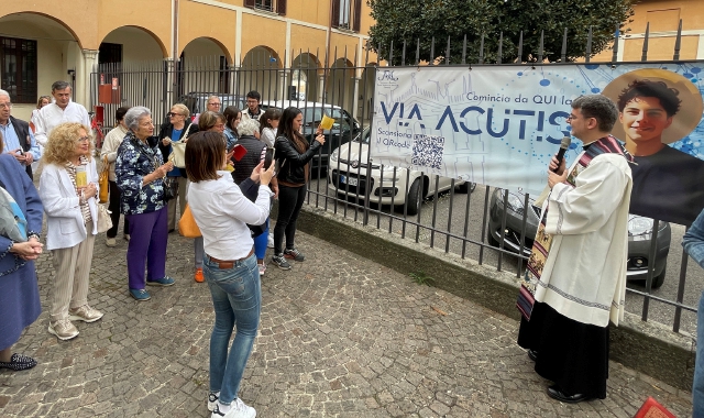 Un momento della cerimonia con cui ieri è stata inaugurata la via al santuario dedicata al  beato Carlo Acutis(Blitz)