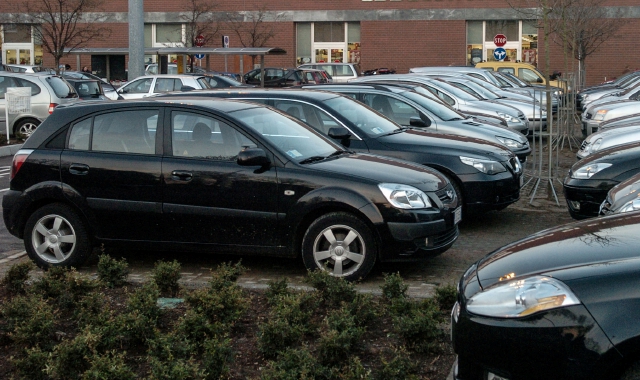 Il fatto è accaduto nel parcheggio di un supermercato (foto Archivio)