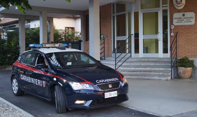 Tenta di uccidere la ex davanti alla scuola del figlio